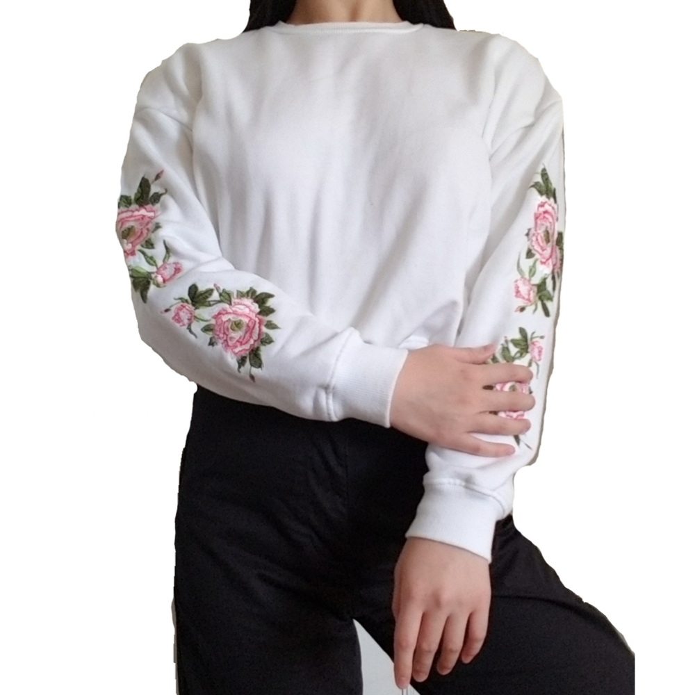 Floral Embroidered Cropped Pullover Sweater